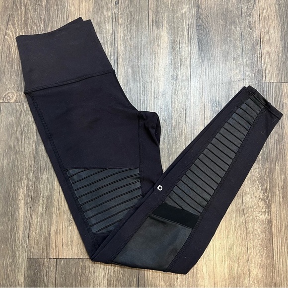 ALO High Waist Moto Leggings Black Curve Hugging Size S - Picture 2 of 10